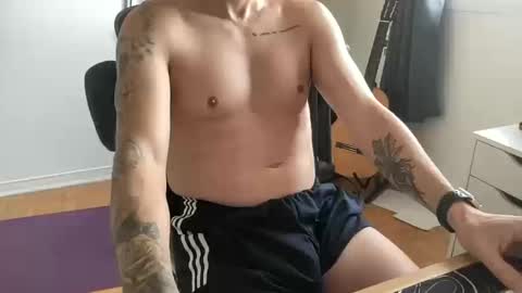 Snapshot of tt_boy2000 chatting on 10.10.25 TT Boy2000 online show from 10.10.25