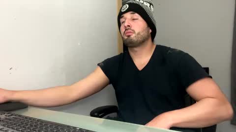 Snapshot of tuamante000 chatting on 12.08.24 Stimulation make me Cum in Public or in Pvt online show from 12.08.24