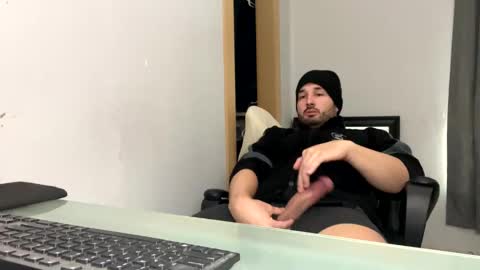 Snapshot of tuamante000 chatting on 12.10.24 Stimulation make me Cum in Public or in Pvt online show from 12.10.24