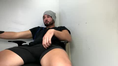 Snapshot of tuamante000 chatting on 11.15.25 Stimulation make me Cum in Public or in Pvt online show from 11.15.25