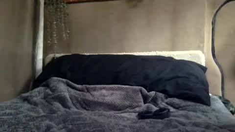 Snapshot of tuhands chatting on 01.28.25 Tuhands online show from 01.28.25