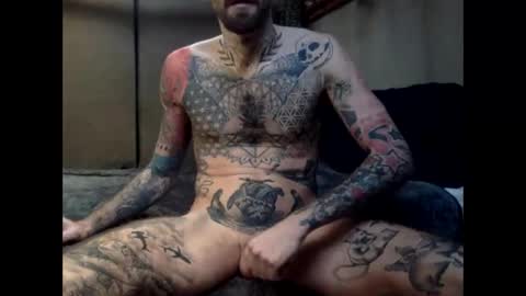 Snapshot of tuhands chatting on 01.29.25 Tuhands online show from 01.29.25