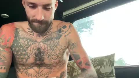 Snapshot of tuhands chatting on 09.16.25 Tuhands online show from 09.16.25