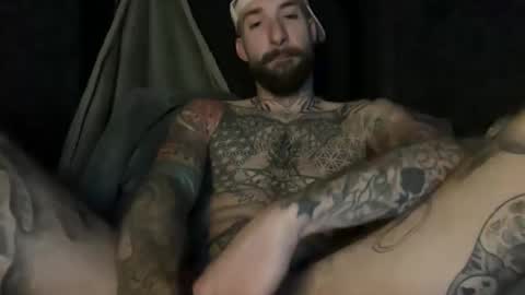 Snapshot of tuhands chatting on 11.04.25 Tuhands online show from 11.04.25