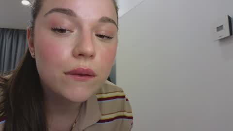 Snapshot of tutti_frutti_ chatting on 01.25.25 Ariana online show from 01.25.25