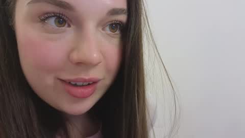 Snapshot of tutti_frutti_ chatting on 03.08.25 Ariana online show from 03.08.25