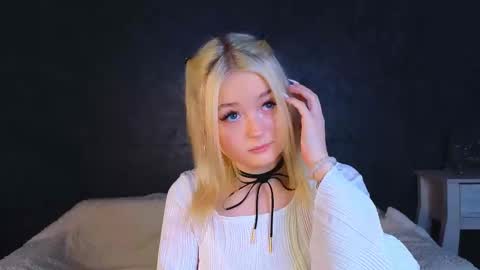 Snapshot of twinklefluff chatting on 03.08.25 twinklefluff online show from 03.08.25