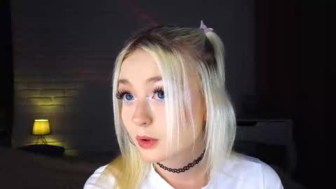 Snapshot of twinklefluff chatting on 09.27.25 twinklefluff online show from 09.27.25