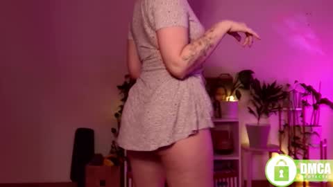 Snapshot of twix_girl chatting on 02.10.25 Stranger online show from 02.10.25