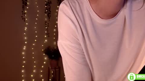 Snapshot of twix_girl chatting on 09.24.25 Stranger online show from 09.24.25