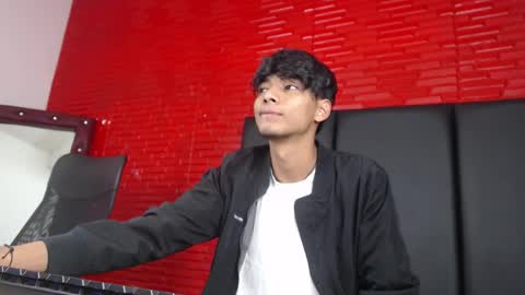 tyler_wolf_1 online show from 10.14.25