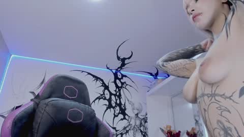 Snapshot of unachimbaherida chatting on 02.01.25 Elle Danielle online show from 02.01.25