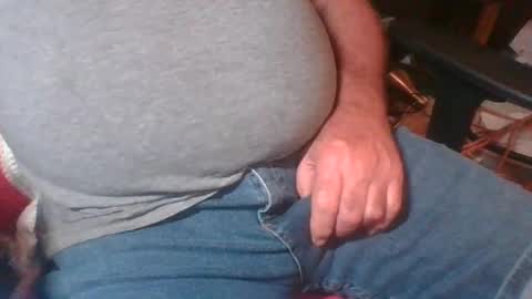 Snapshot of uncutmike7x5 chatting on 12.17.24 uncutmike7x5 online show from 12.17.24