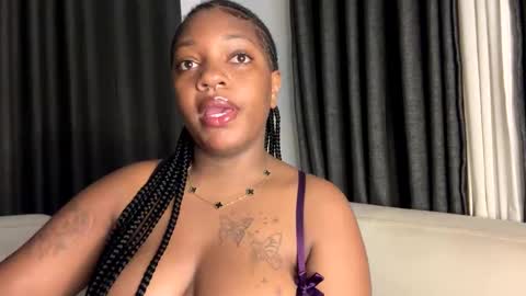 Snapshot of unholybaddie chatting on 03.09.25 Unholybaddie online show from 03.09.25