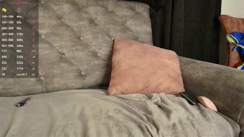 Snapshot of unu_nai chatting on 10.25.25 new INSTA online show from 10.25.25