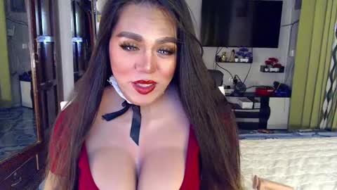 Snapshot of ur_majestyqueen_angelaxxx chatting on 12.05.24 QUEEN ANGELA online show from 12.05.24