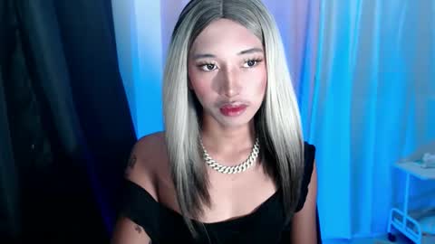 Snapshot of ur_sexyllie chatting on 11.09.25 Ellie online show from 11.09.25