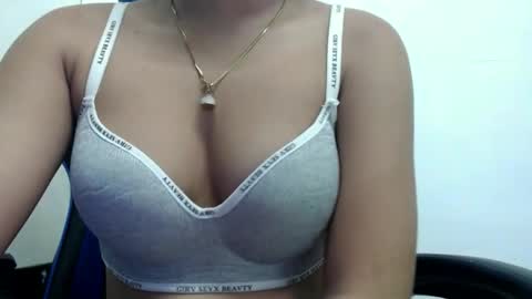 ur_small_girl online show from 10.13.25