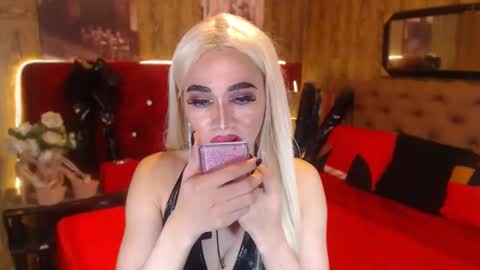 Snapshot of urcumgirlasiants chatting on 01.12.25 KENDALL online show from 01.12.25