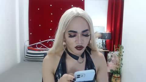 Snapshot of urcumgirlasiants chatting on 02.13.25 KENDALL online show from 02.13.25