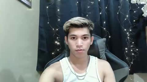 Snapshot of urcutefucking_asianboy chatting on 09.17.25 ASIANBBYBOY online show from 09.17.25