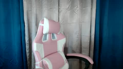 Snapshot of urfantacyjamaica chatting on 01.12.25 ayumi reacher online show from 01.12.25