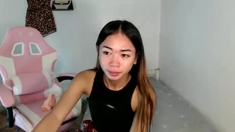 Snapshot of urfantacyjamaica chatting on 01.14.25 ayumi reacher online show from 01.14.25