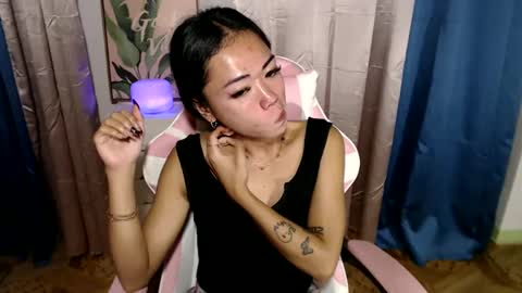 Snapshot of urfantacyjamaica chatting on 02.04.25 ayumi reacher online show from 02.04.25