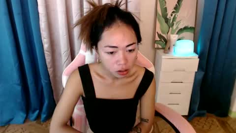 Snapshot of urfantacyjamaica chatting on 02.14.25 ayumi reacher online show from 02.14.25