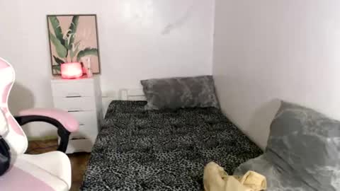 Snapshot of urfantacyjamaica chatting on 03.09.25 ayumi reacher online show from 03.09.25