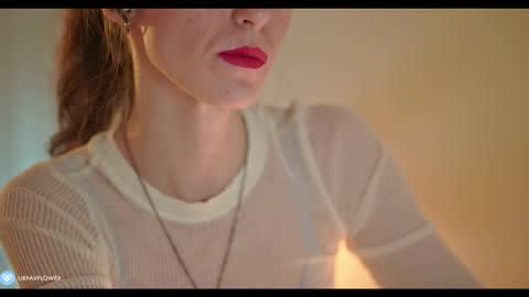 Snapshot of urfavflwers chatting on 01.12.25 Aleksandra online show from 01.12.25