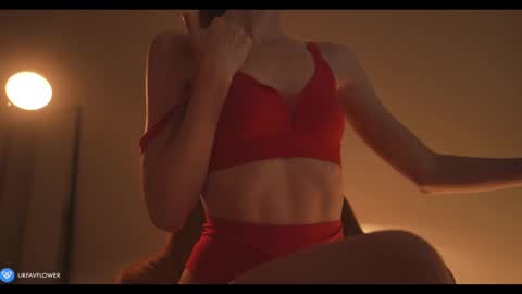 Snapshot of urfavflwers chatting on 01.23.25 Aleksandra online show from 01.23.25