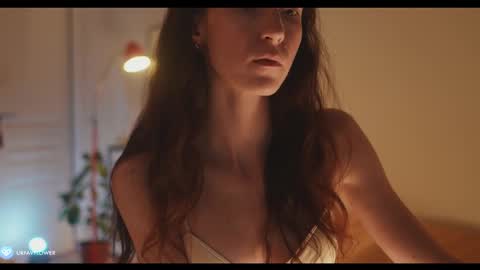 Snapshot of urfavflwers chatting on 01.25.25 Aleksandra online show from 01.25.25