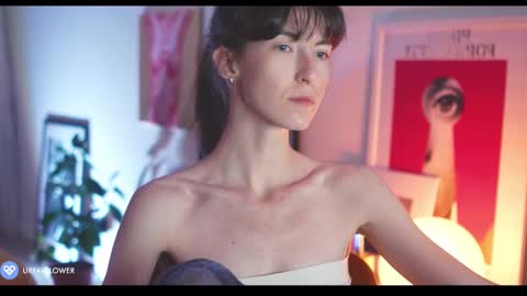 Snapshot of urfavflwers chatting on 02.03.25 Aleksandra online show from 02.03.25