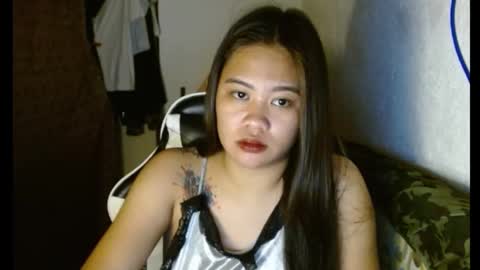 Snapshot of urfynestasian chatting on 01.05.25 urfynestasian online show from 01.05.25