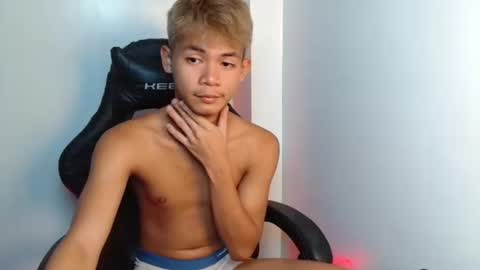 Snapshot of urhotpinoy_izaac chatting on 10.08.25 simeon ulok online show from 10.08.25