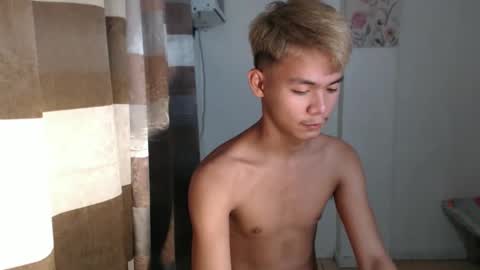 Snapshot of urhotpinoy_izaac chatting on 10.20.25 simeon ulok online show from 10.20.25