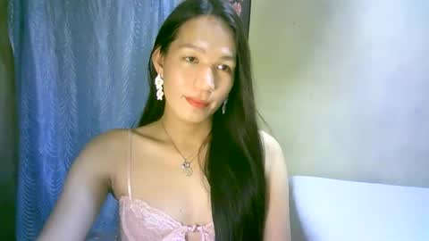 Snapshot of urpinaylovelyjuliaxxx chatting on 02.16.25 queen julia not into CHEAPGUY online show from 02.16.25