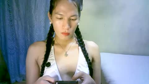Snapshot of urpinaylovelyjuliaxxx chatting on 02.27.25 queen julia not into CHEAPGUY online show from 02.27.25