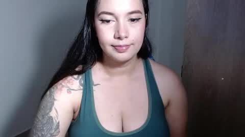 Snapshot of v_vennus chatting on 09.22.25 Vennus online show from 09.22.25