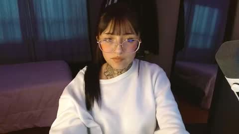 Snapshot of val_azuna chatting on 11.11.25 valentina online show from 11.11.25