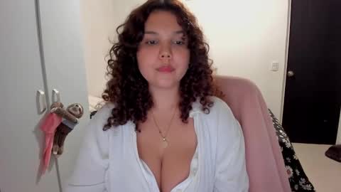 Snapshot of valen_smile_ chatting on 12.06.24 valen_smile_ online show from 12.06.24