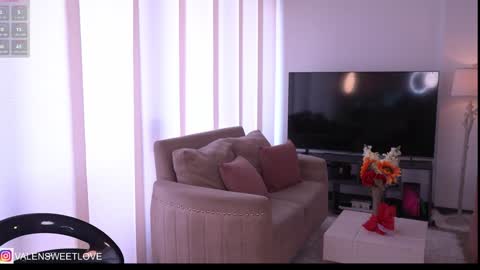 Snapshot of valensweetlove chatting on 01.06.25 Valen online show from 01.06.25