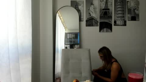 Snapshot of valensweetlove chatting on 01.29.25 Valen online show from 01.29.25