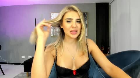 Snapshot of valensweetlove chatting on 02.19.25 Valen online show from 02.19.25