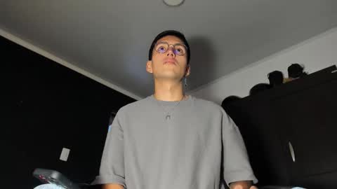 Snapshot of valenteaurum chatting on 11.10.25 valentean online show from 11.10.25