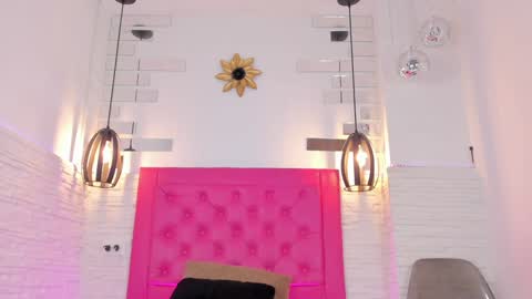 Snapshot of valloletsamar chatting on 01.17.25 Vallolet Peach  online show from 01.17.25