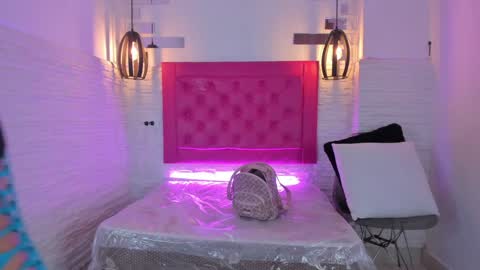 Snapshot of valloletsamar chatting on 02.07.25 Vallolet Peach  online show from 02.07.25