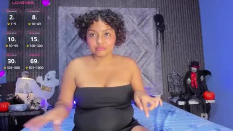 Snapshot of vaneprescott chatting on 10.30.25 VANESSA online show from 10.30.25