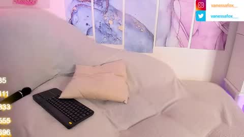 Snapshot of vanessafox__ chatting on 01.06.25 V online show from 01.06.25